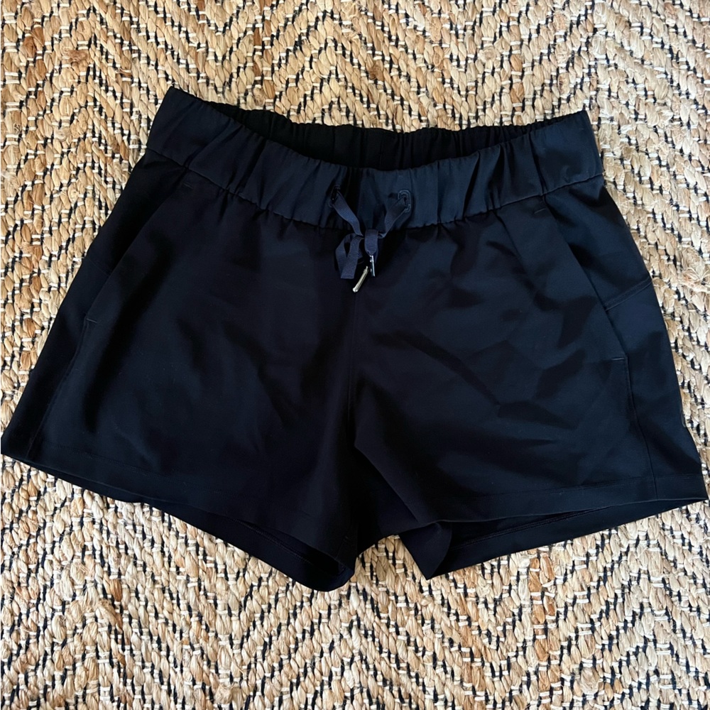 Lululemon Walk About Shorts 3.5” Size 6